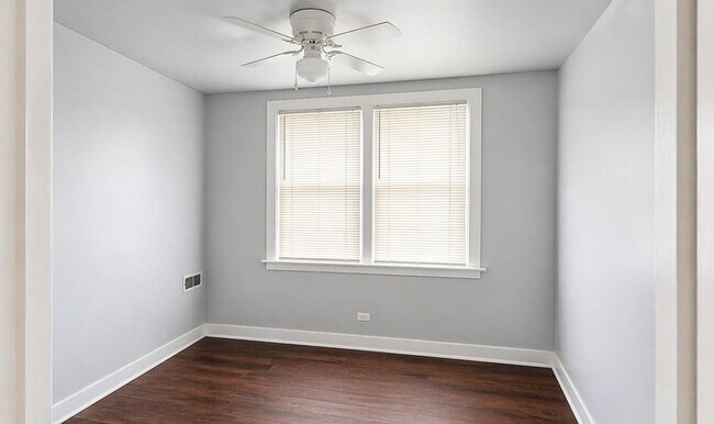 Building Photo - 14305 Irving Ave