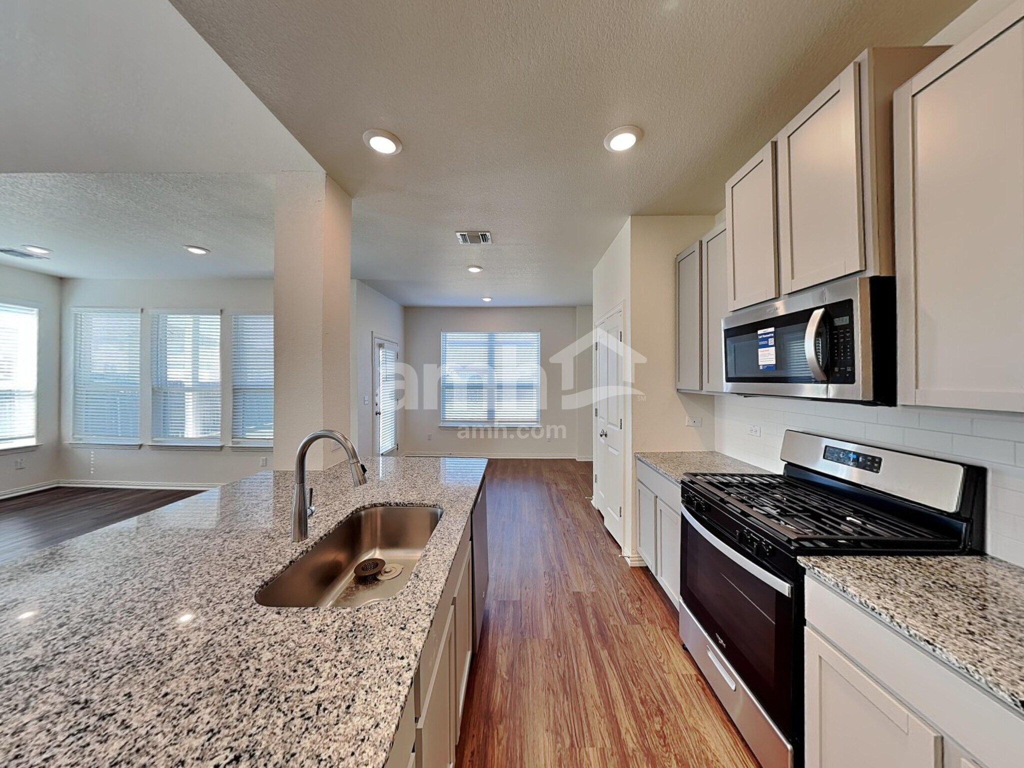 Building Photo - 207 Pebble Creek Run