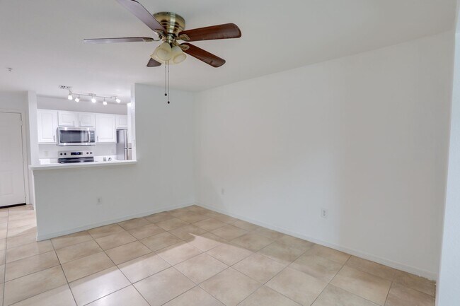 Building Photo - 5455 Vineland Rd