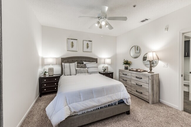 Building Photo - Luxury Living in Spring! 2/2 Apt ~