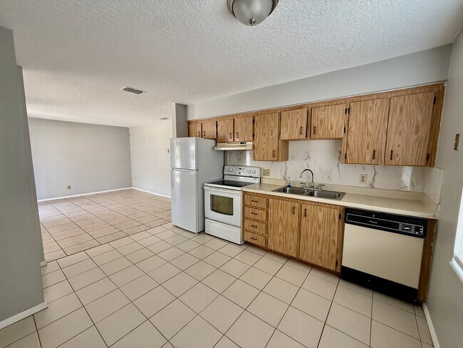 Building Photo - 701 Michigan Ct