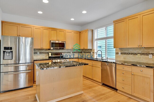 Building Photo - 4 Bed 2.5 Bath Single-family House Available for Rent!