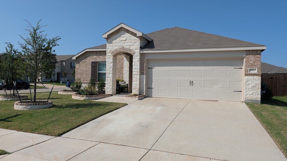 Building Photo - 1813 Acacia Dr