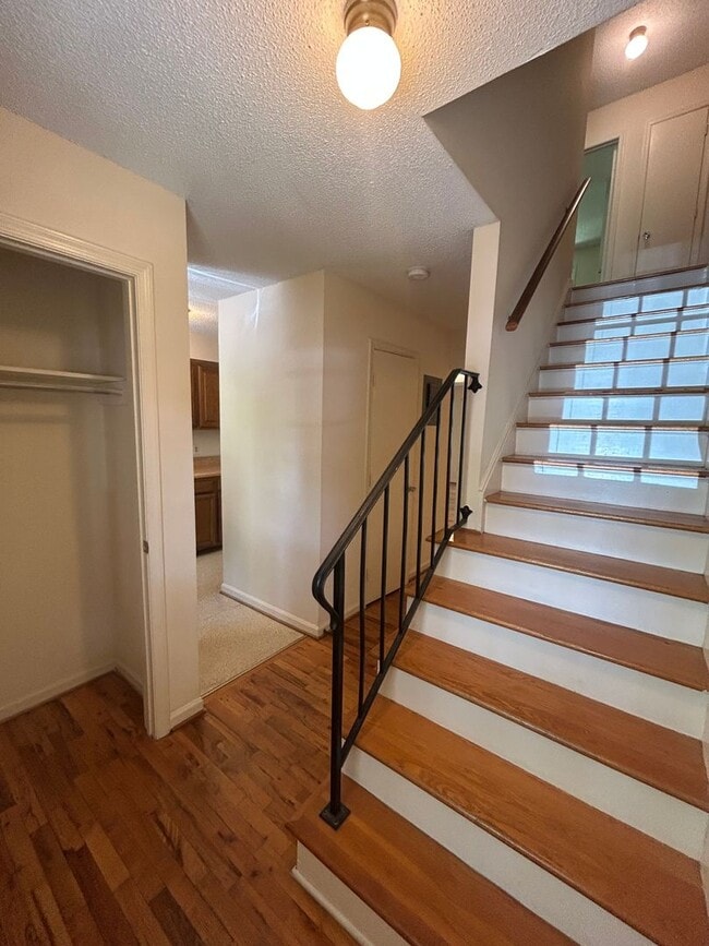 Building Photo - Townhome in the heart of Carrboro! First M...