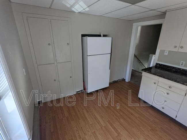 Building Photo - 402 2nd Ave