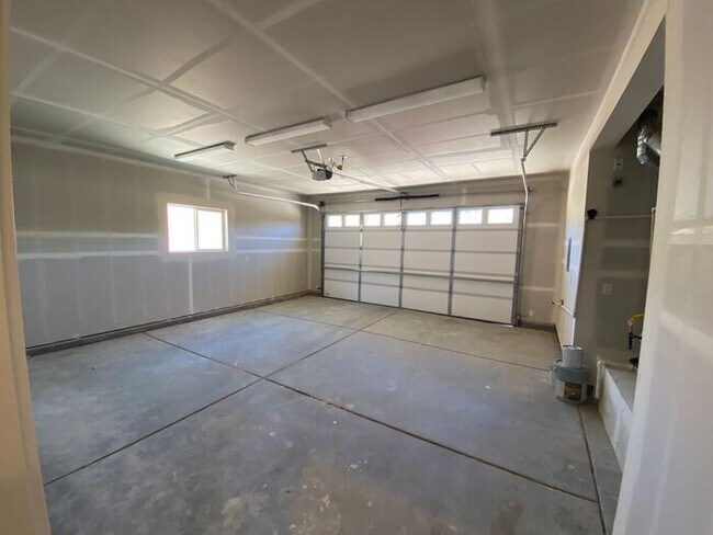 Building Photo - Built 2023 NW Reno 3 Bedroom House - Downs...