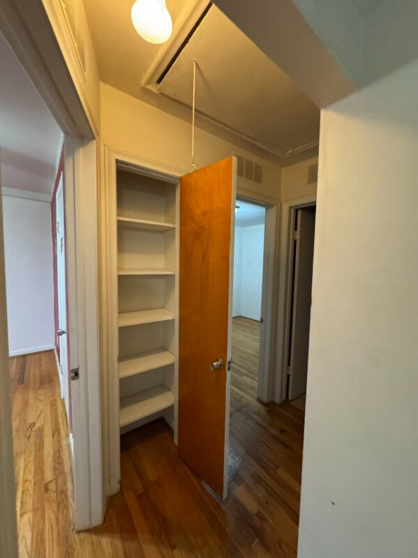 Building Photo - 1202 E George Ave