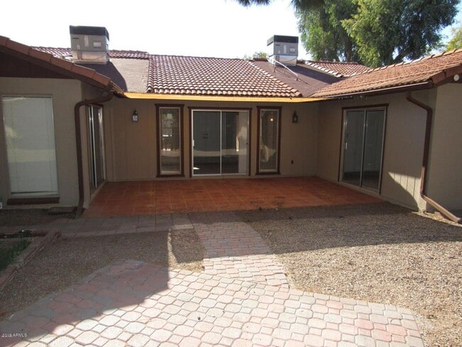 Building Photo - Fantastic 3 Bedroom/2 Bath Single Level Home & NO HOA!  Schedule a Showing Today!