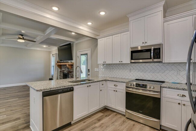 Building Photo - 627 Garland Trl
