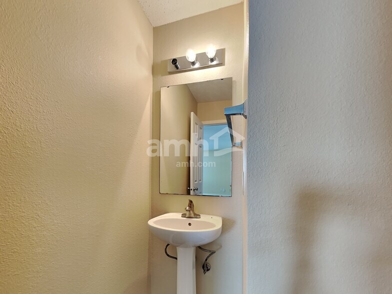 Building Photo - 10421 Parmer Cir