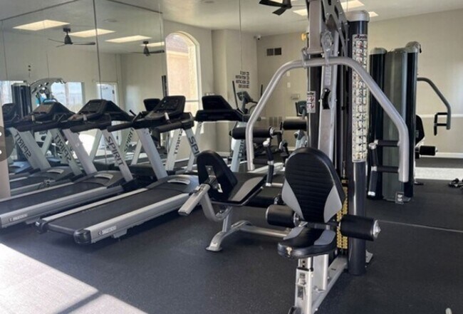 Building Photo - 2 bed, 2 bath located in Corona, CA!