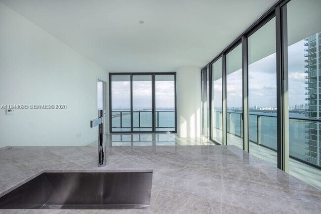 Building Photo - 480 NE 31st St