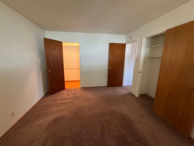 Building Photo - Single level 4 bedroom, 2  bath home – mov...