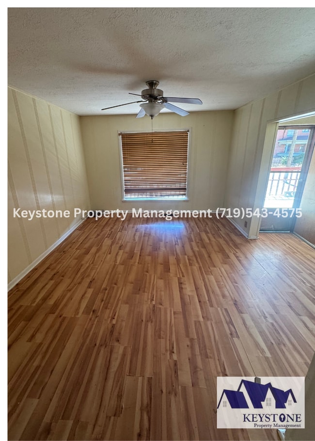 Building Photo - 2BR Downtown Apt – $850 | $425 Move-In Special | Dedicated Entry