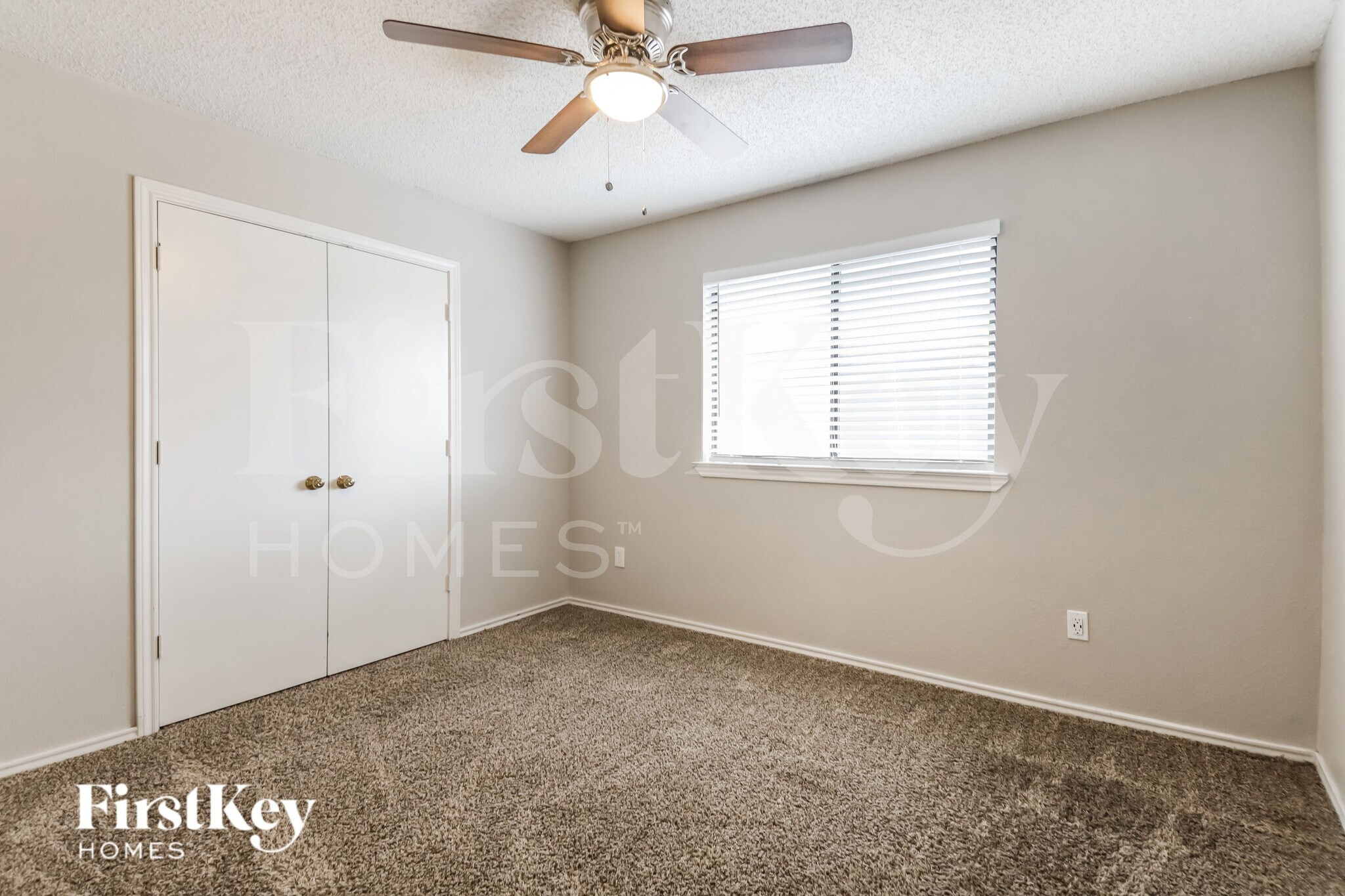 Building Photo - 2026 Greenview Dr