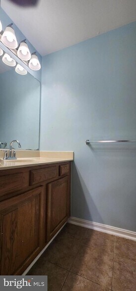 Building Photo - 3001 Cahill Ln