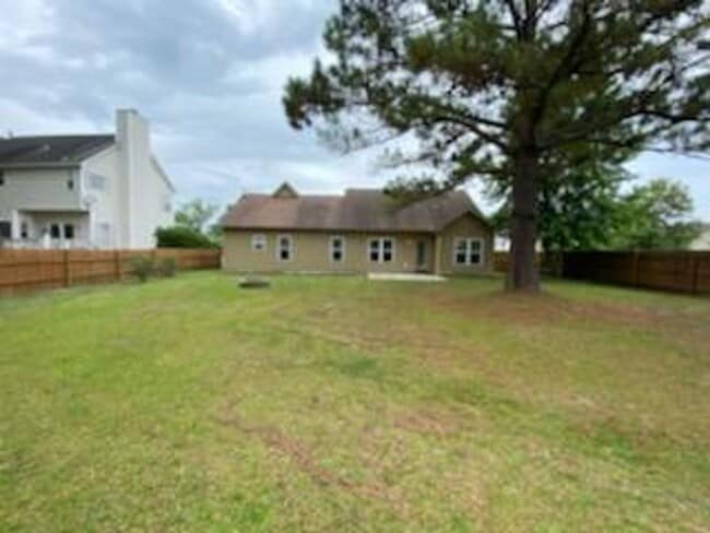 Building Photo - 3 Bed, 2 Bath unfurnished home with Bonus room in Escoba Bay!