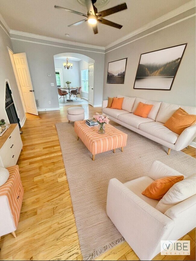 Building Photo - Convenience Meets Privacy – Updated 2BR Condo Minutes from Marina & Shopping! $1600/mo