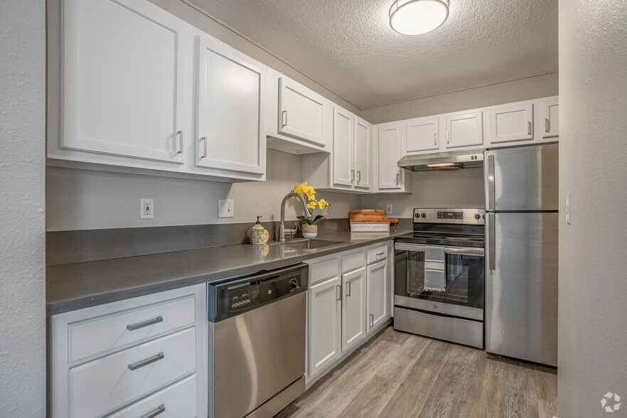 Primary Photo - Parker Apartments