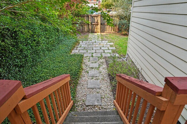 Building Photo - 2 Bedroom Charmer with Sundeck, Wood Floors, and High Ceilings