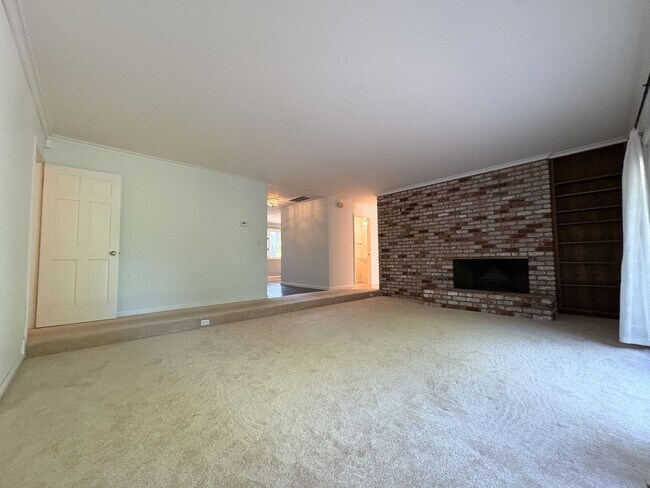 Building Photo - Beautiful Serene 4-Bedroom Home on a Gated...