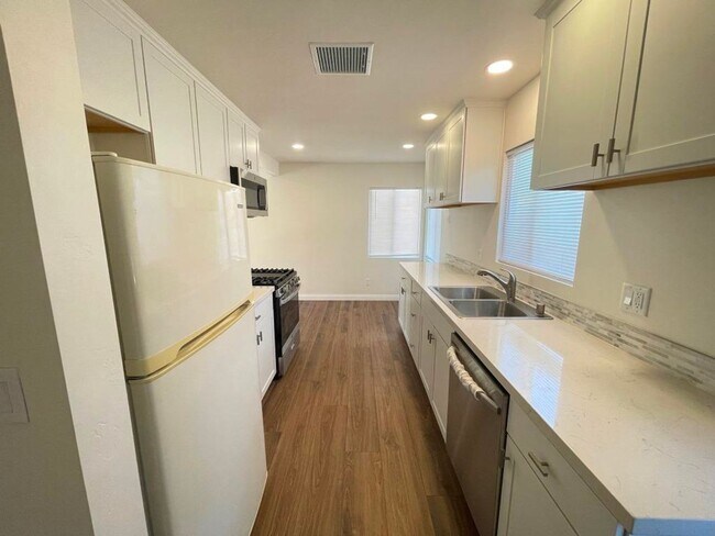 Building Photo - Like New Inside! Remodeled 3bd/2ba House In Desirable Allied Gardens Neighborhood