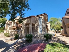 Building Photo - 839 S Westwood