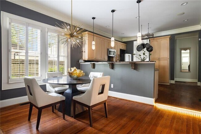 Building Photo - 28 Clay St SE