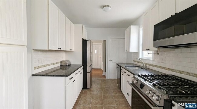 Building Photo - 33 Norwood Pl