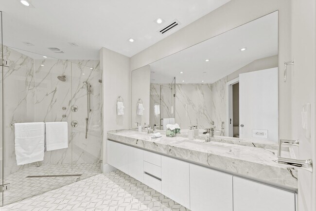 Building Photo - 3100 N Ocean Dr