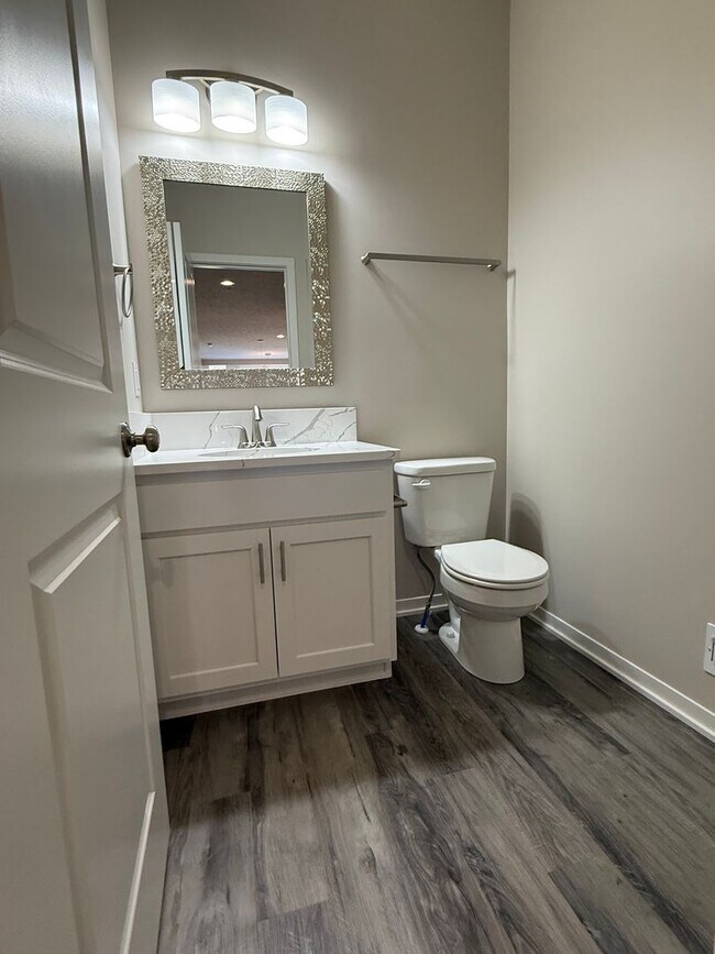 Building Photo - Ranch townhome with 2 stall garage. Spacio...
