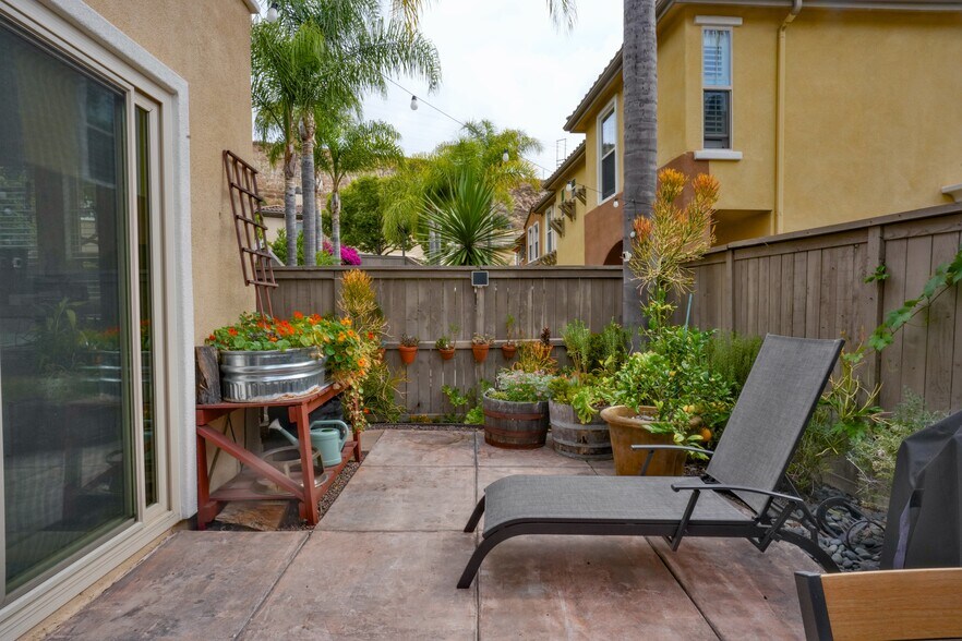 Building Photo - 2649 Bellezza Dr