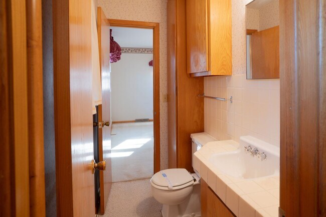 Building Photo - Charming 3 bedroom 1.5 bathroom house in SE Wichita!