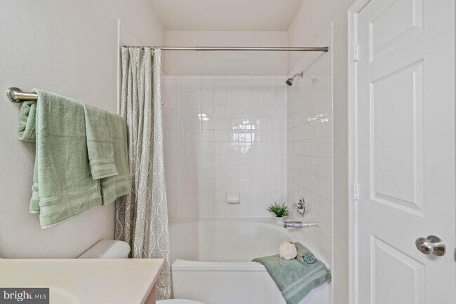 Building Photo - 12956 Centre Park Cir