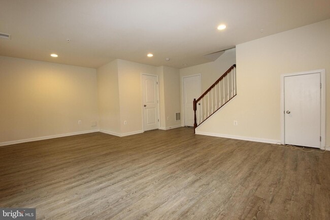 Building Photo - 325 Hersden Ln