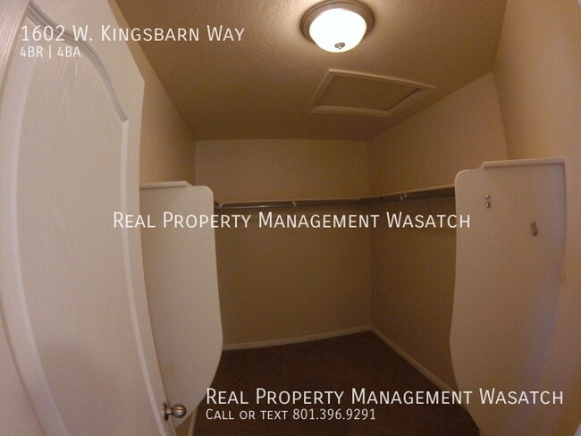 Building Photo - Dont miss out. This will rent quickly...