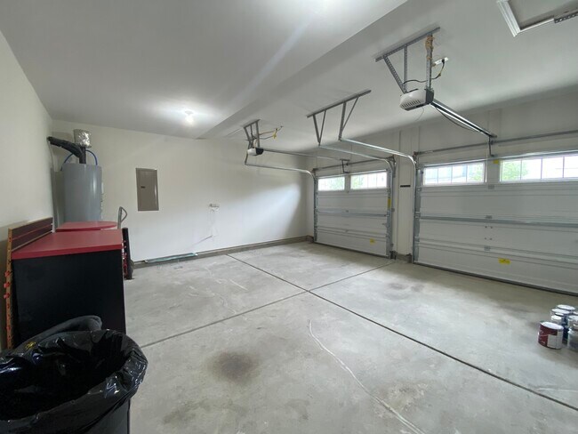 Building Photo - 454 Livingston Dr