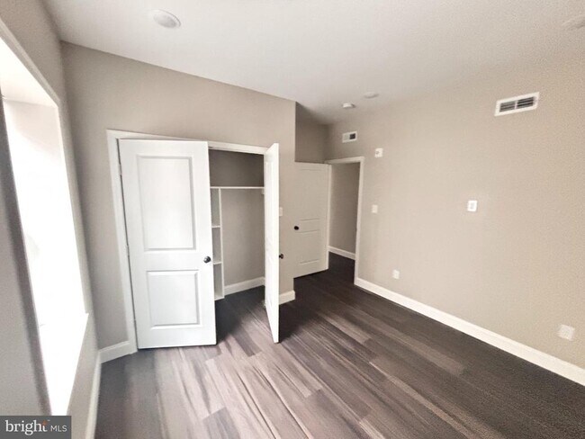 Primary Photo - 2449 N 54th St