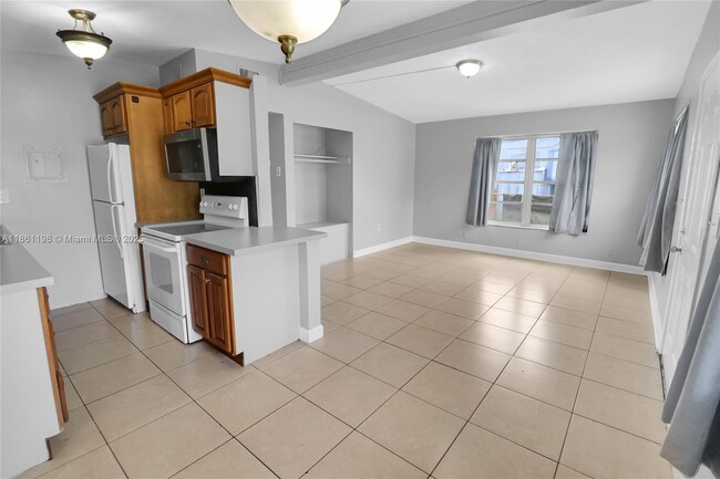 Building Photo - 272 NW 30th Terrace