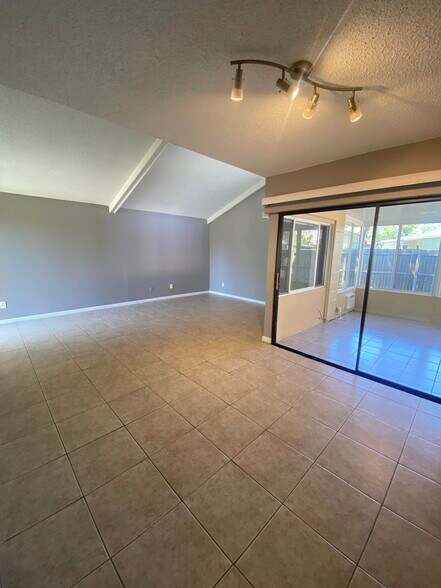 Building Photo - 5109 Burnside Ct