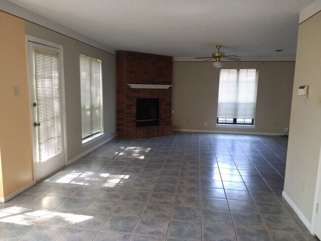 Building Photo - 2361 Shirecreek Cir
