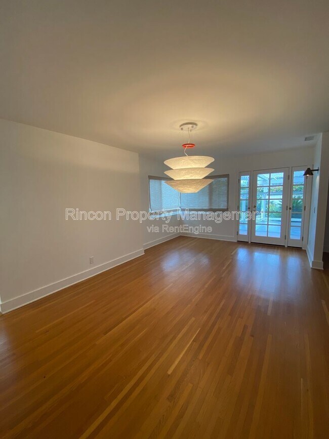 Building Photo - 373 Sierra Dr