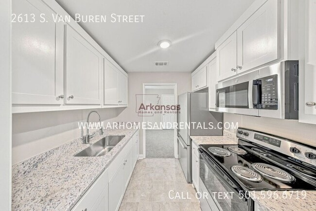 Building Photo - 2613 S Van Buren St