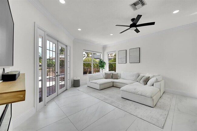 Building Photo - 11163 NW 69th Pl