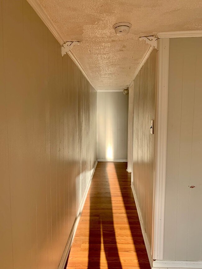 Building Photo - 308 N 14th St