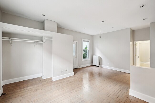 Building Photo - 515 W 25th St