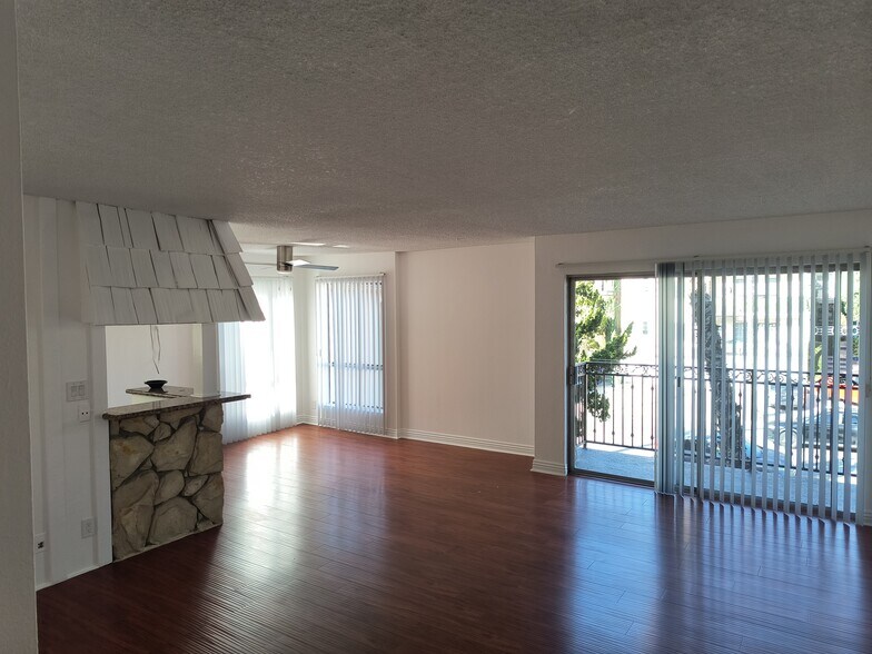 Building Photo - Hollywood Villa Apartments