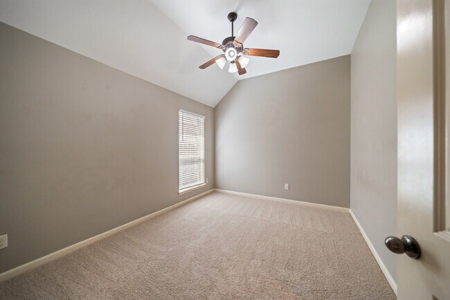 Building Photo - Move-in Ready!  Beautiful Perry Home One Story Home!