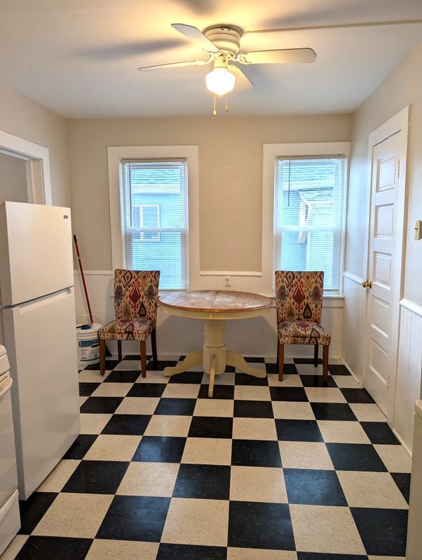 Building Photo - 553 Penora St