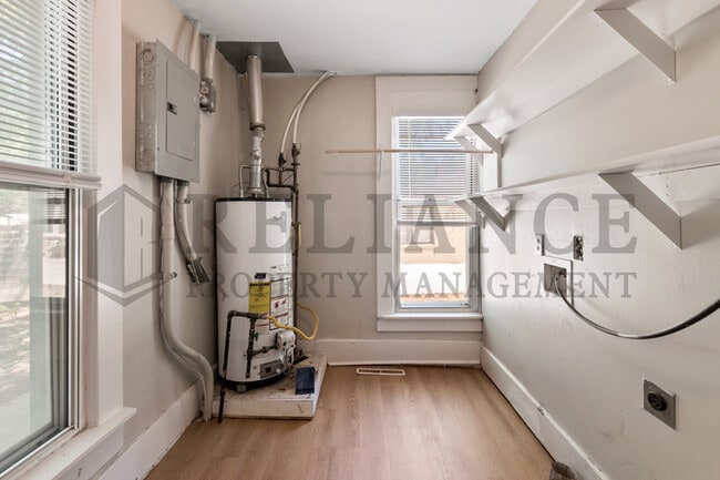 Building Photo - 1923 N Burns Ave